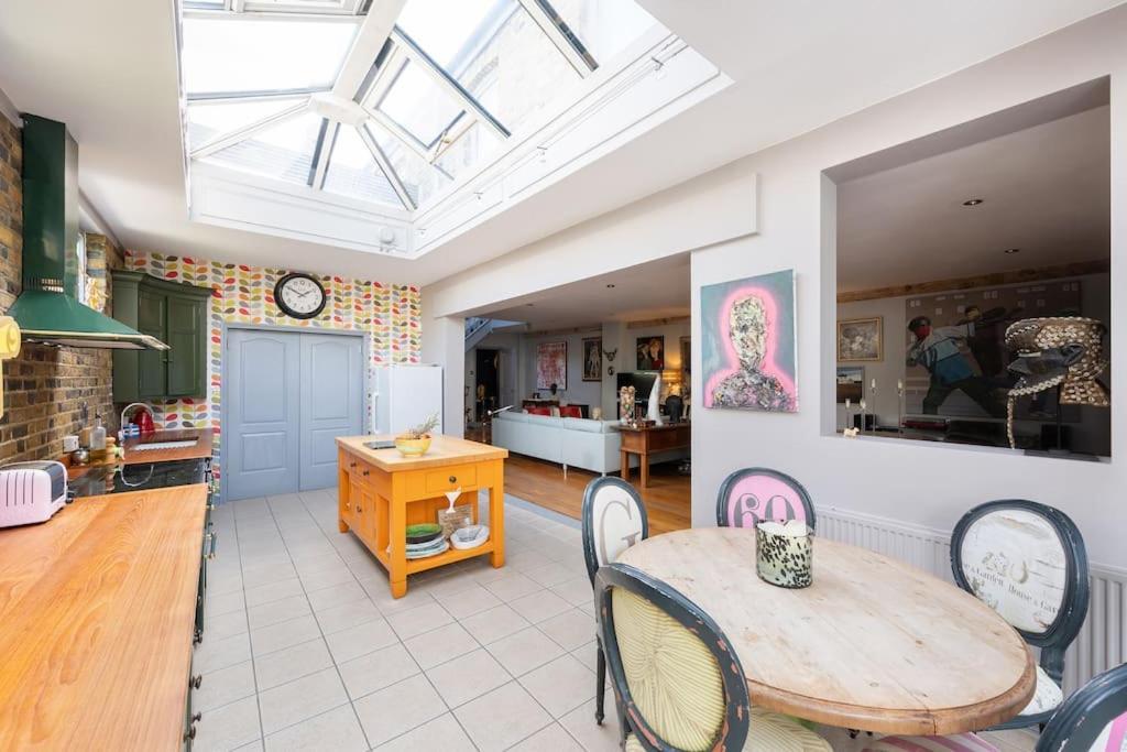 Iconic House In Wandsworth * Londra